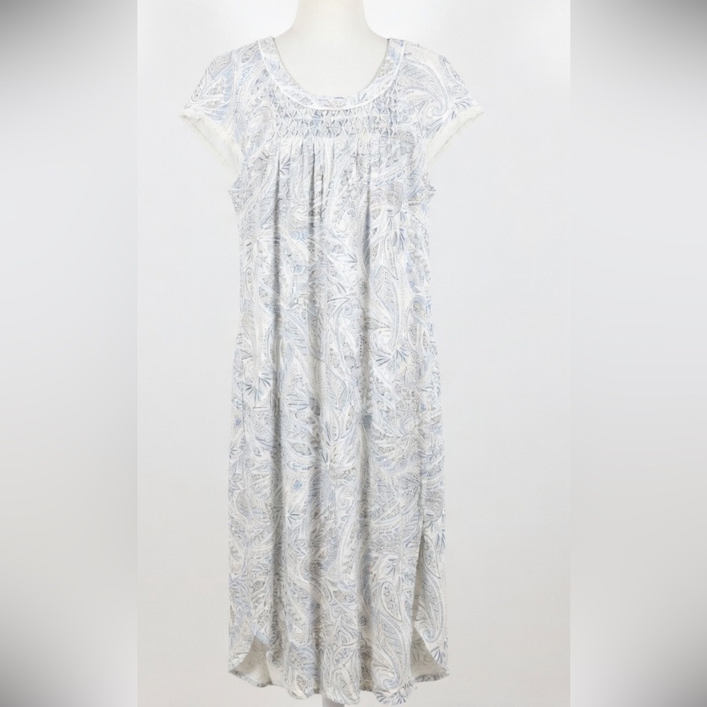 Miss Elaine Blue and White Paisley Chemise L